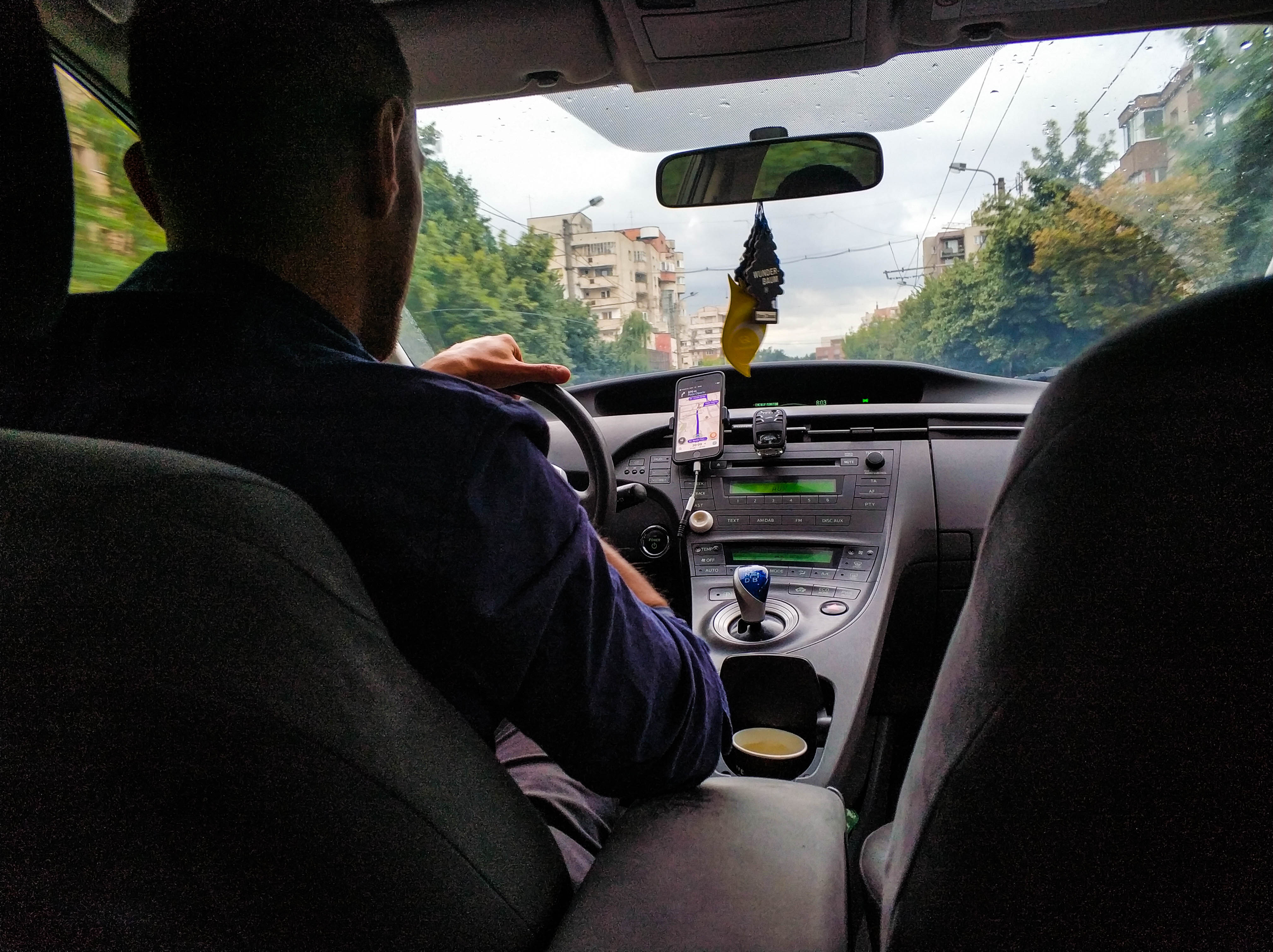 Nouă „specie” de transportator, la Cluj: Șoferul „Uber+Taxify”