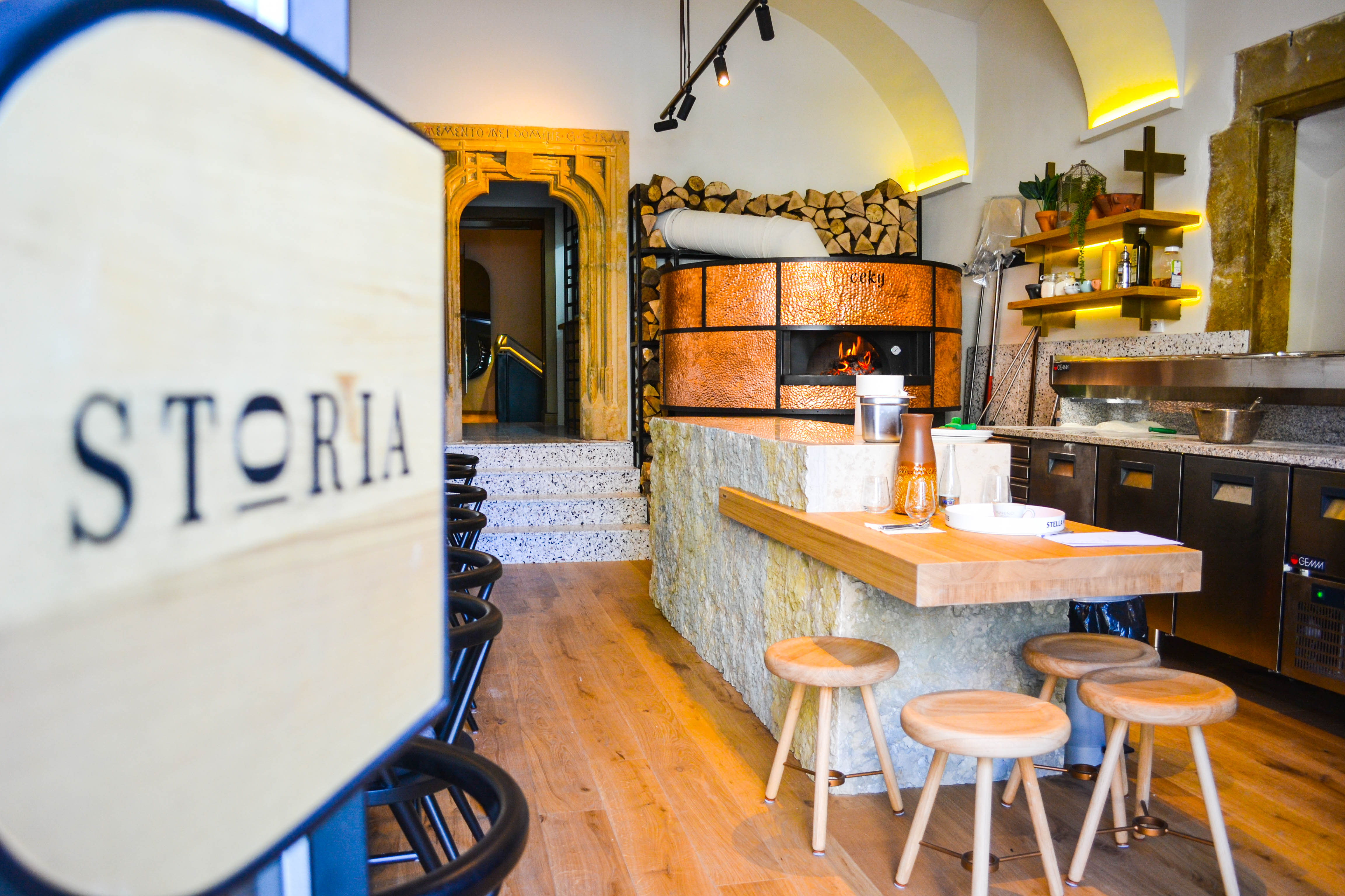 FOTO Fosta cafenea Diesel a devenit tratorie italiană cu poveste. Noul local, Storia, deschis oficial