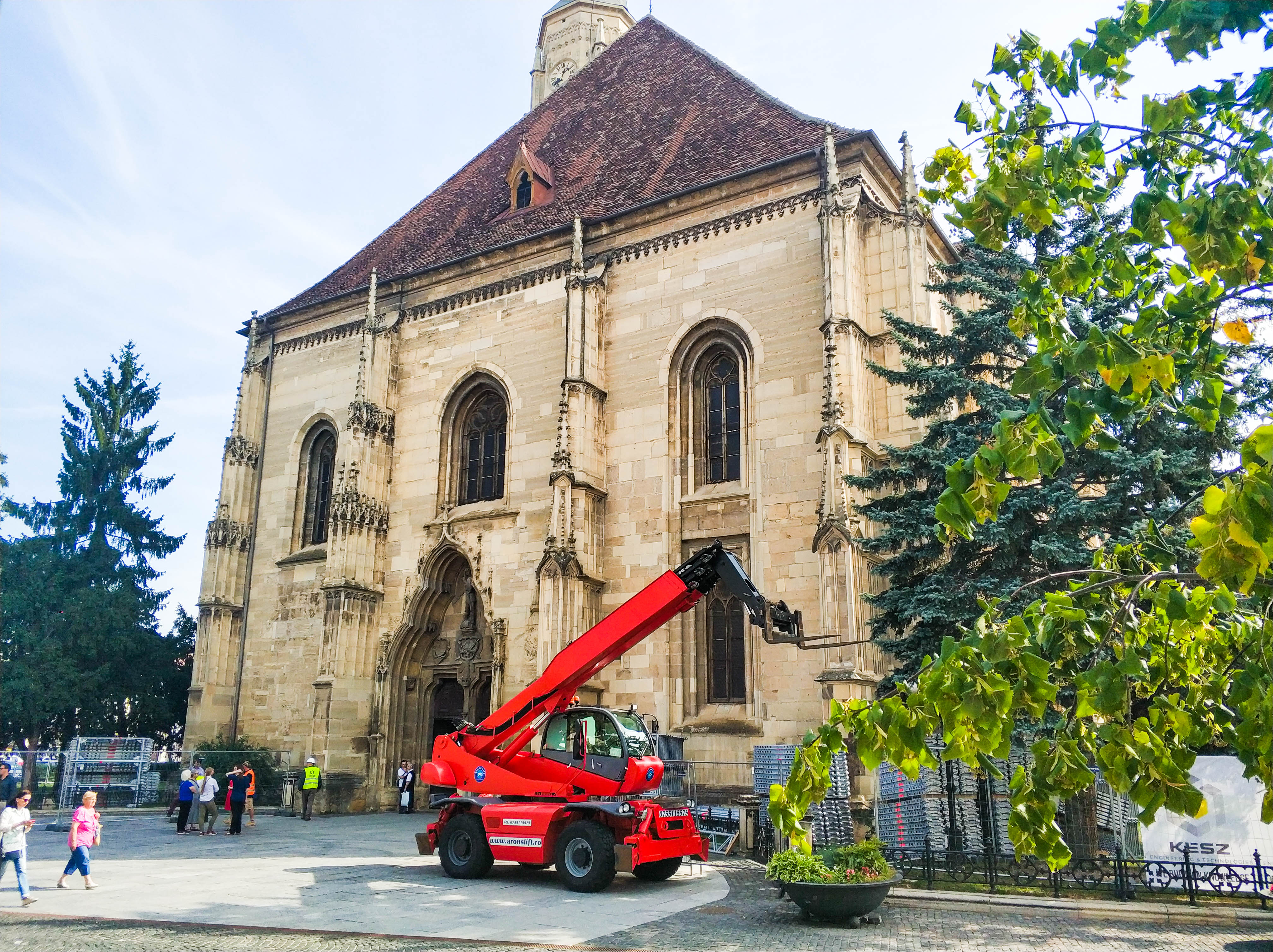 Simbolul orașului Cluj-Napoca, închis până în deceniul următor. Biserica Sfântul Mihail, construită acum aproape 700 de ani, va intra în renovare. Lucrările de reabilitare costă 22 de milioane de lei