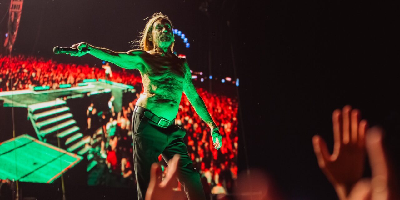 Electric Castle, ziua 3: Show-ul „nașului” stilului punk, Iggy Pop le-a făcut seara petrecăreților. Urmează Sigur Ros și Jamie XX!„…”