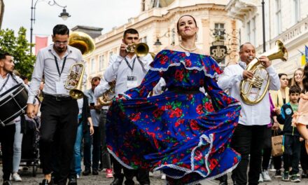 Evenimentele de neratat la festivalul de teatru de la Sibiu, joi, în ziua 8. „Cindrelul-Junii Sibiului” – moment folcloric