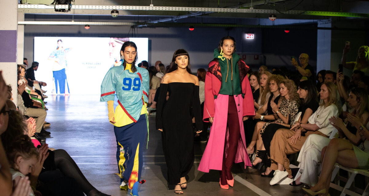 // FOTO // VIDEO // Absolvenții UAD au transformat parking-ul Iulius Mall în catwalk. Modelele au prezentat 29 de colecții