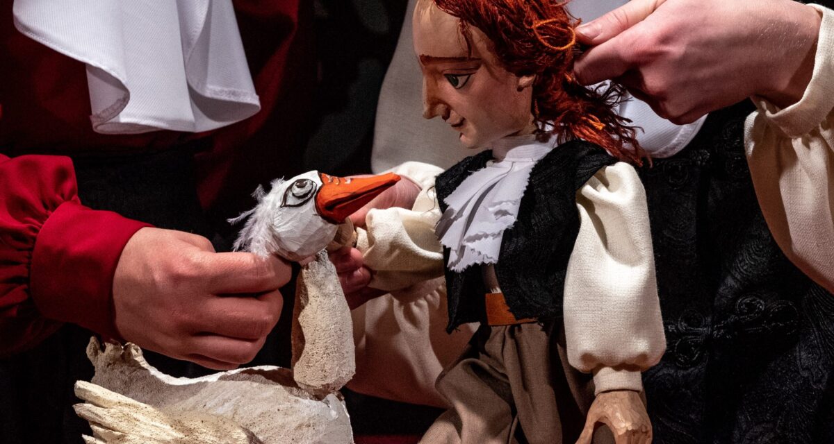 „Mateiaș Gâscarul” și „Cenușăreasa”, spectacolele finalului de săptămână la Teatrul Puck, în maghiară și română