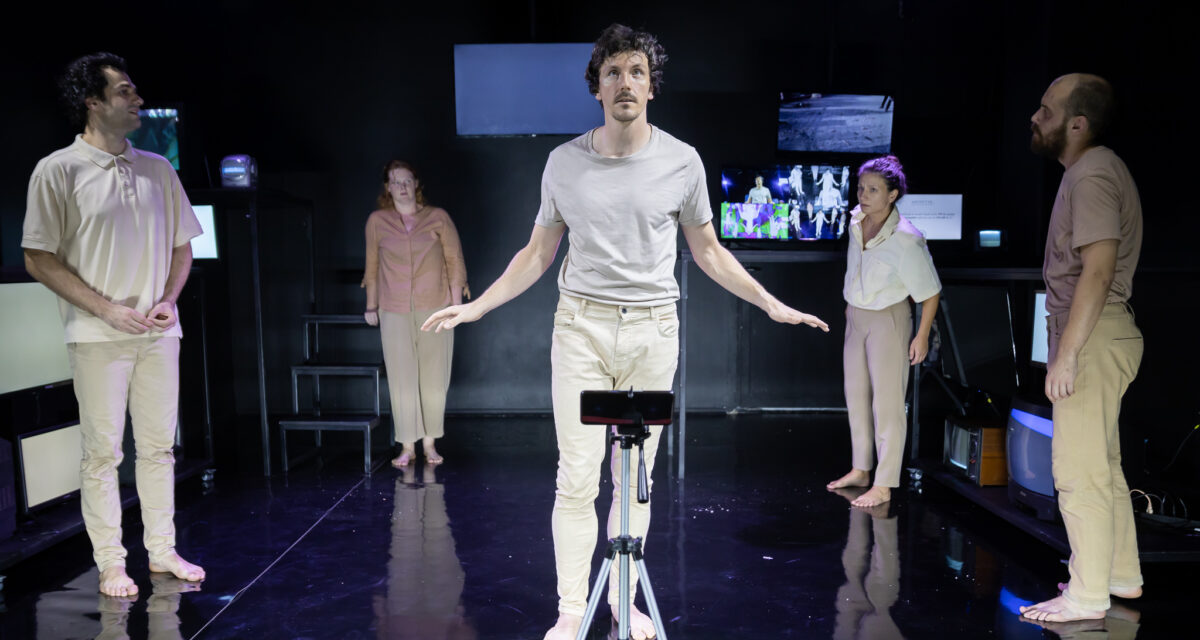 Tema imigranților din Cluj-Napoca și România, inclusă într-o piesă de teatru cu trei reprezentații în această lună la spațiul cultural „REACTOR de creație și experiment<strong><em>”</em></strong>