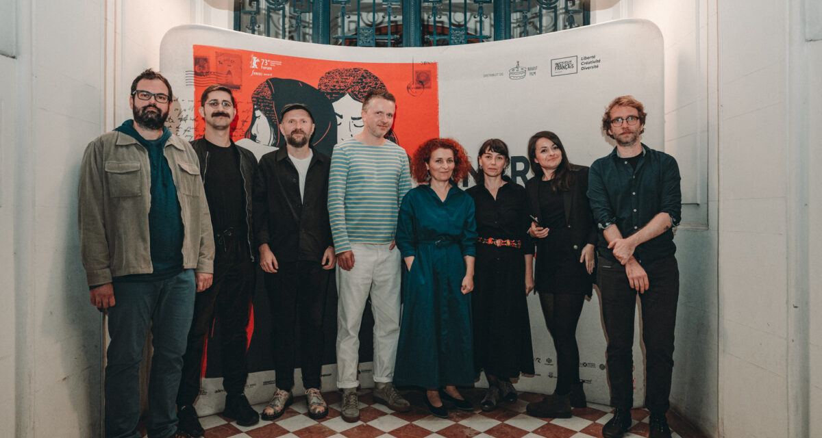 Docu-ficțiunea „Între Revoluții”, a lui Vlad Petri a intrat de o săptămână în cinematografele din țară