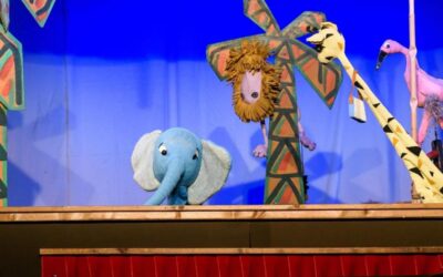 Primele spectacole ale lunii noiembrie la Teatrul de Păpuși „Puck”: „Elefănţelul curios” și „Cei trei purceluși”