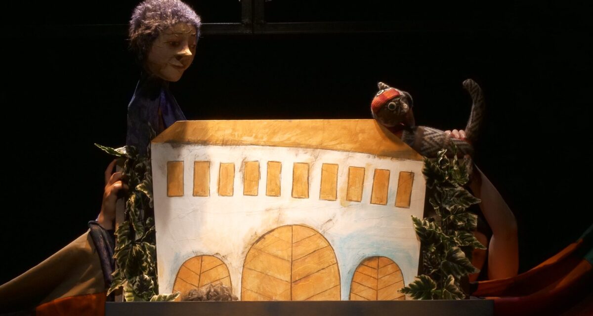 Vița de vie din curtea Teatrului de Păpuși „Puck”, inspirație pentru un spectacol