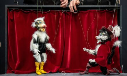 „Motanul încălțat”, jucat la Teatrul Puck în weekend
