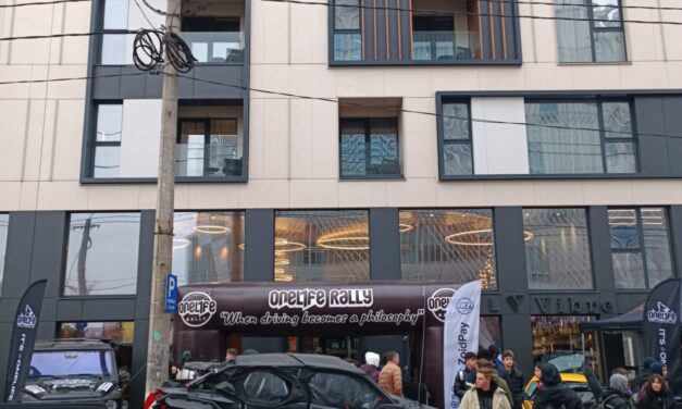 Raliul OneLife „Operațiunea Carpatica” ajunge în România la Cluj, Colibița și Brașov. Fanii bolizilor de ultimă generație, cu buzele umflate, la Cluj-Napoca