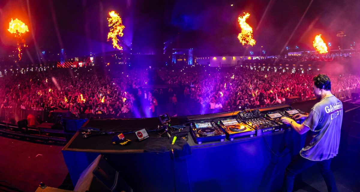 O altă zi record pentru UNTOLD Dubai: Primul mega-festival din Emiratele Arabe Unite a adus împreună peste 50.000 de fani. Surpriza zilei, o colaborare între Hardwell – Armin van Buuren