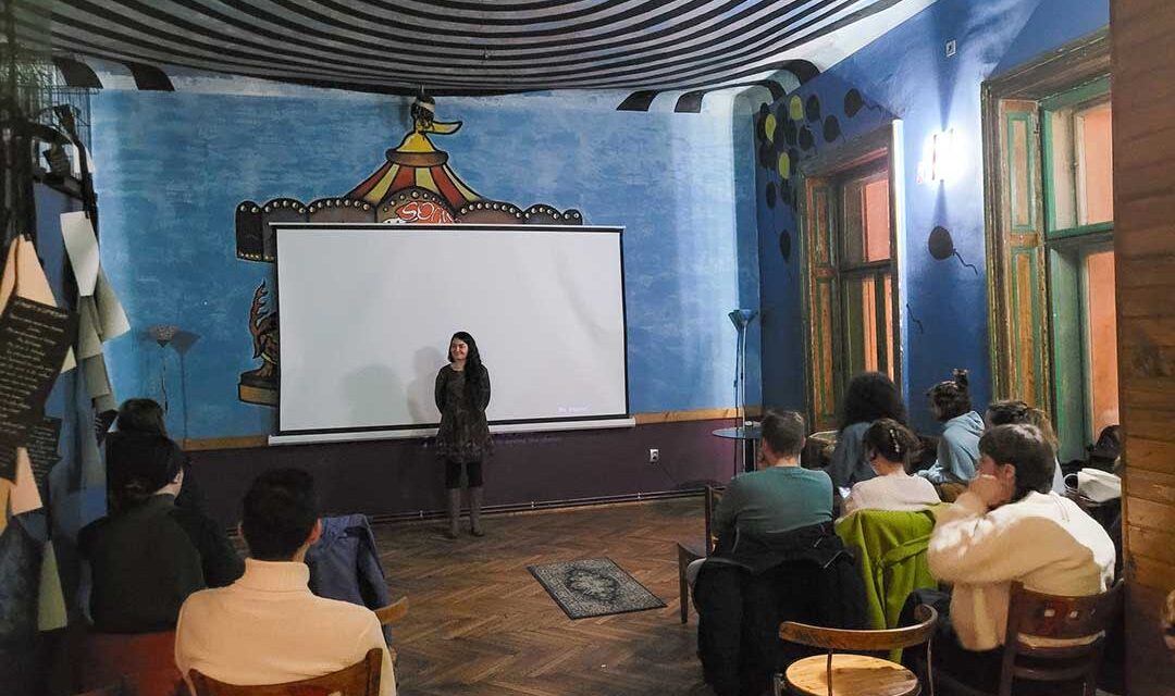 <strong><em>„</em></strong>Cinemateca Minte Forte<strong><em>”</em></strong> continuă seria de filme și în 2024! Prima proiecție din an – „Perfetti sconosciuti”, – în 12 februarie, la Insomnia Café & Bistro