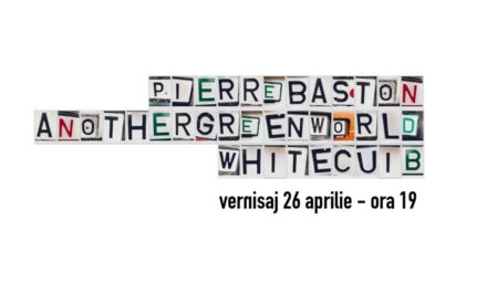 Literele de pe peste 1.000 de numere de înmatriculare, alăturate într-o instalație-foto semnată Pierre Baston, la „White Cuib”: „Another Green World”