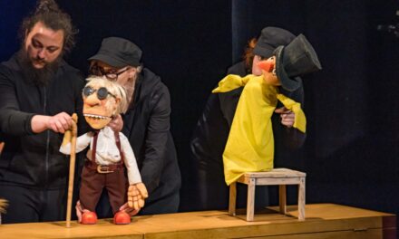 Povestea unei călătorii în trecut, până la începuturile lumii –  „Trei cadouri fermecate”, la Teatrul de Păpuși „Puck” din Cluj-Napoca