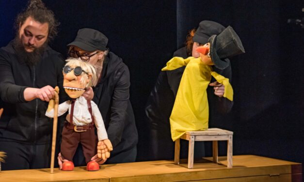 Povestea unei călătorii în trecut, până la începuturile lumii –  „Trei cadouri fermecate”, la Teatrul de Păpuși „Puck” din Cluj-Napoca
