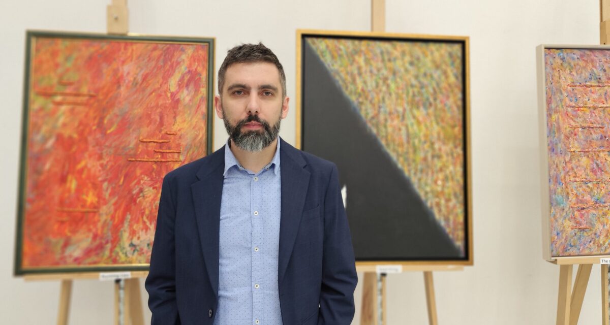 „Incursiune în Universul interior al omului”, expoziția de pictură a lui Tudor Şoimuşan, despre Universul interior și psihicul uman, la Centrul pentru Tineret Cluj-Napoca