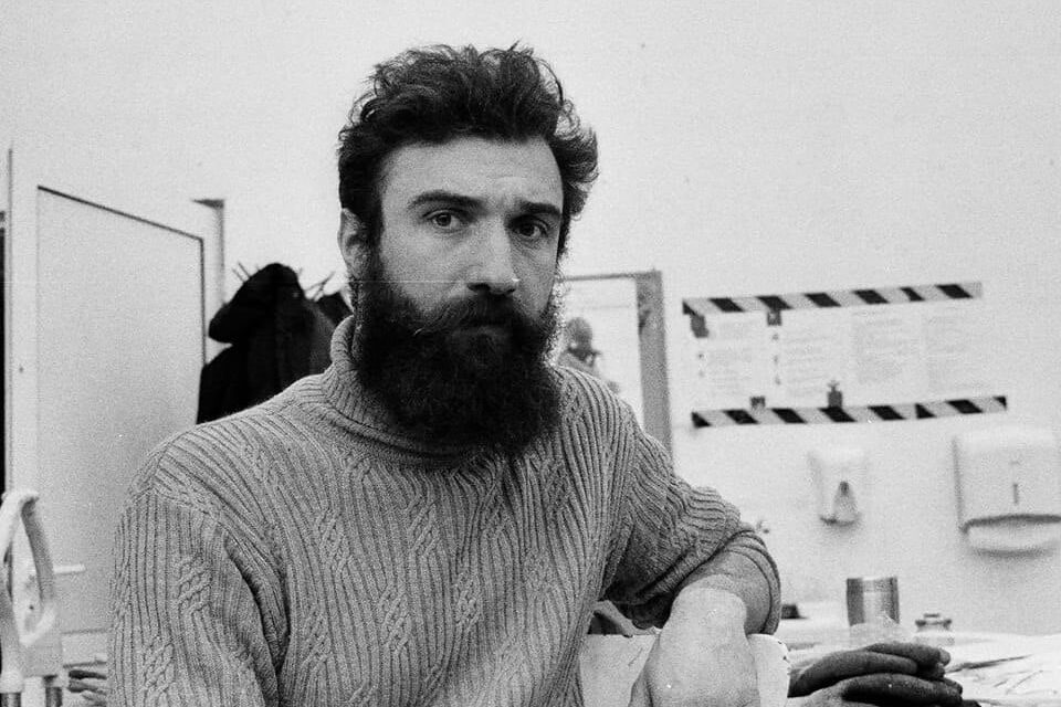 // FOTO // Expoziția „Calidoscopium” a lui Bandi Daniel David, realizată ca o punte pentru lumea ermetică și cea a publicului neinițiat, deschisă la NoS Society