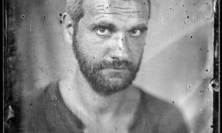 Vastul proiect fotografic „Arbori bătrâni”, al artistului Florin Ghenade, și-a deschis o nouă „filă” la Biju Gallery din Cluj-Napoca