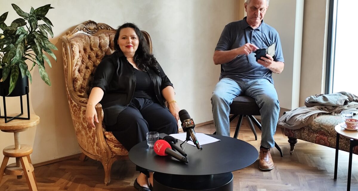 Debutul stagiunii prinde, din nou, Filarmonica de Stat „Transilvania” din Cluj fără o sală de spectacole proprie, la 69 de ani de la înființare