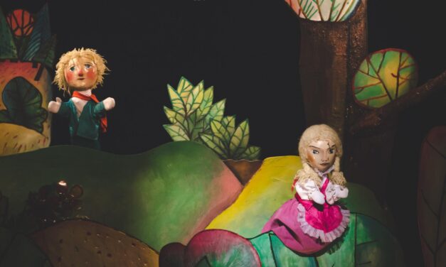 Spectacolele finalului de săptămână la Teatrul de Păpuși „Puck”: „Jancsi és Juliska” / „Hänsel și Gretel” și „Punguța cu doi bani”