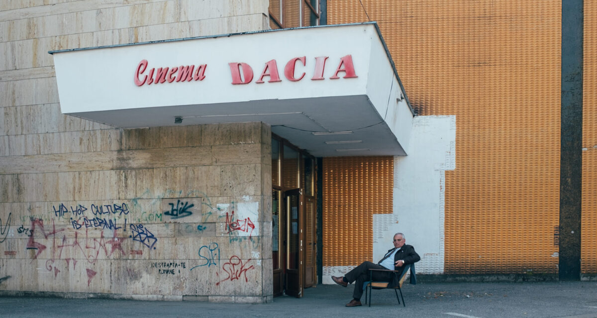 „Greatest Clicks” – un colaj suprarealist de fotografii, realizat de Hajdu Tamás, la Muzeul de Artă Cluj-Napoca