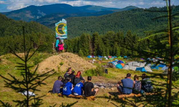 Tot ce trebuie să știi despre festivalul MOX 2025, de la Valea Drăganului: camping, acces, mâncare și vibe de munte