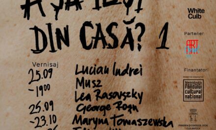 Publicul de artă se întreabă „Aşa ieşi din casă?”. Răspunsul vine din spațiul White Cuib, cu o expoziție comună despre haine