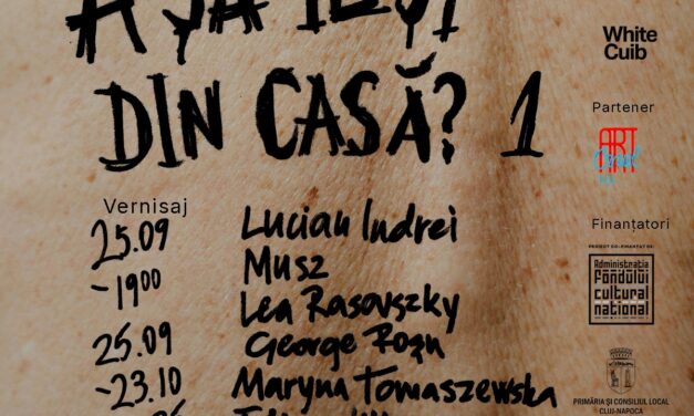 Publicul de artă se întreabă „Aşa ieşi din casă?”. Răspunsul vine din spațiul White Cuib, cu o expoziție comună despre haine