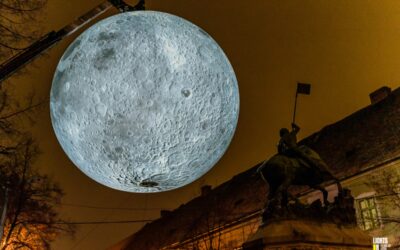Îndrăgita „Lună” revine la Cluj. „Museum of the Moon” aduce magia în cadrul „Lights On Romania”