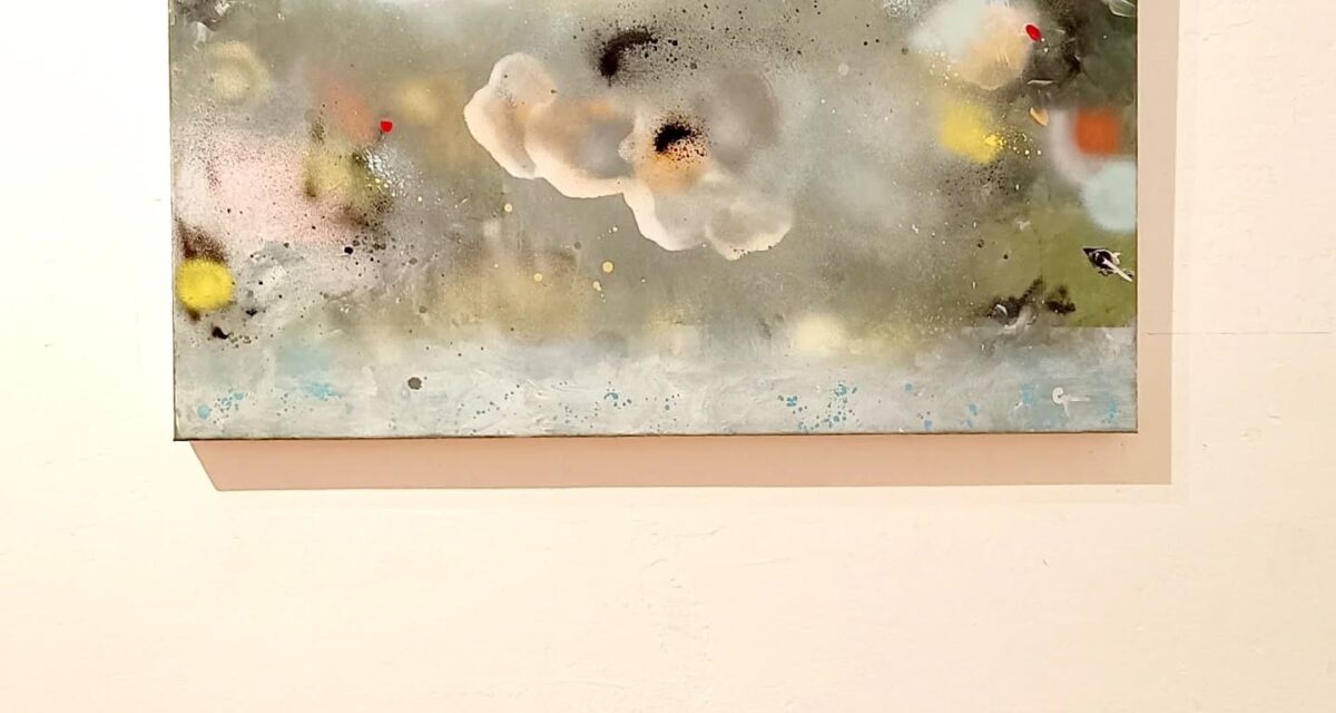 Pictorul George Ciorogar expune la Muzeul de Artă Cluj-Napoca lucrări abstracte asociate muzicii preferate