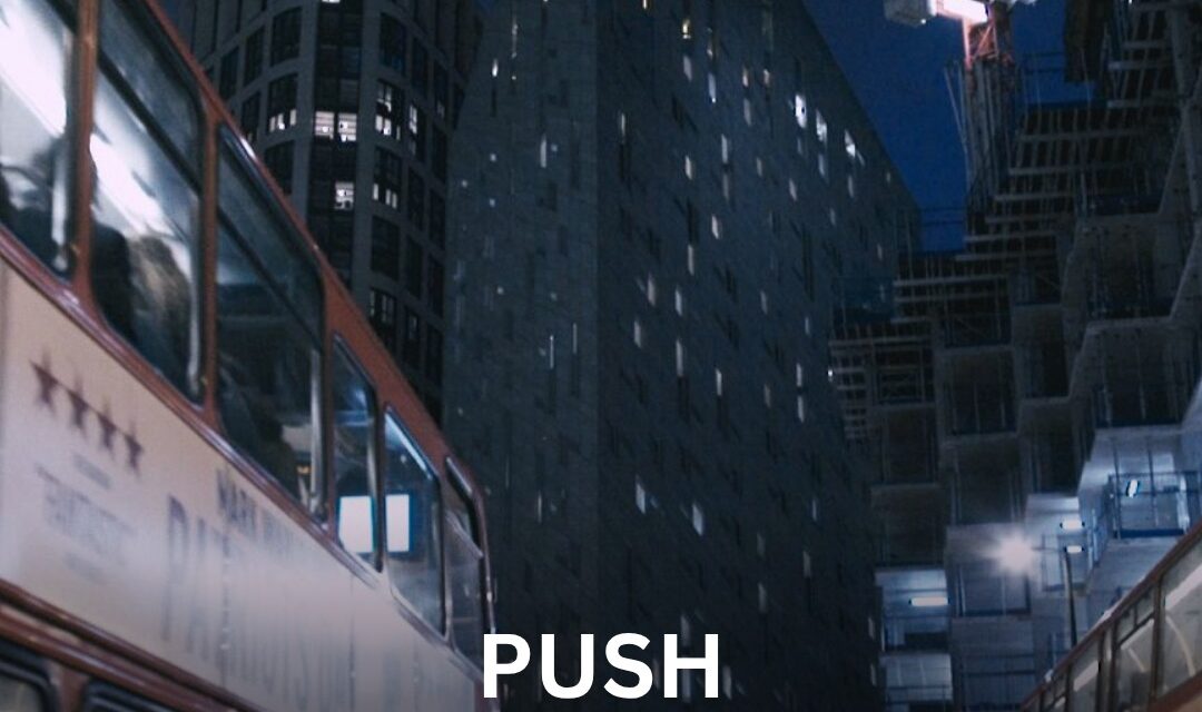 Documentarul „Push”, care vorbește despre creșterea excesivă a prețurilor locuințelor, proiectat la Cluj-Napoca, în cadrul UrbanEye Film Festival, în urma votului publicului
