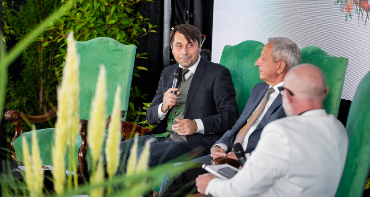 „Rădăcinile lumii. Cum ne mai putem întoarce acasă?”. Dialog despre pământ, memorie și literatură, la „FICT” 2026